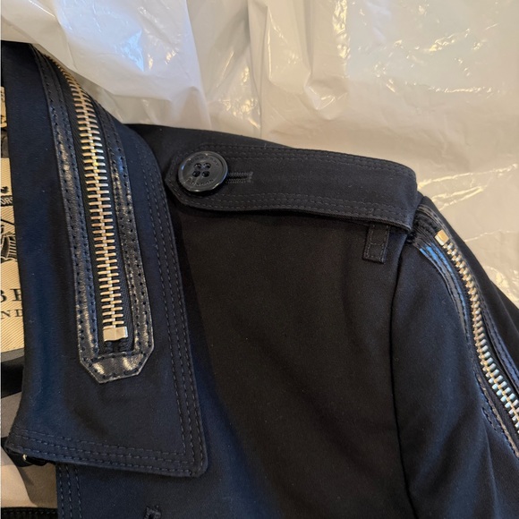 Burberry black women’s trenchcoat with leather and zippers accents - Picture 9 of 10